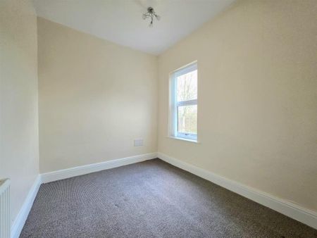 3 bedroom end of terrace house to rent - Photo 5