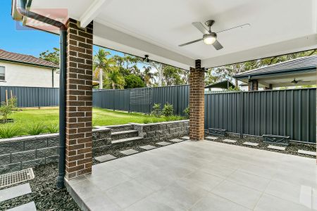 Quality Four Bedroom Duplex - Pet Friendly - Photo 2