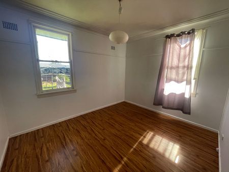 Three Bedroom Family Home - Photo 2