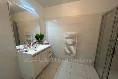 Location Appartement 2 pièces 43m² HYERES 83400 - Photo 4