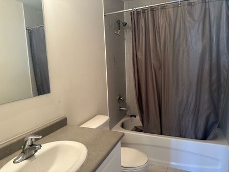 For Lease - 7 Hiscott Drive, Hamilton, Ontario - Photo 5