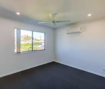 Modern 3 Bedroom Townhouse - Photo 2