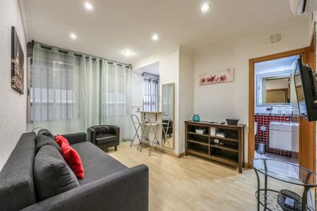 Calle de Chinchilla, Madrid, Community of Madrid 28013 - Photo 4