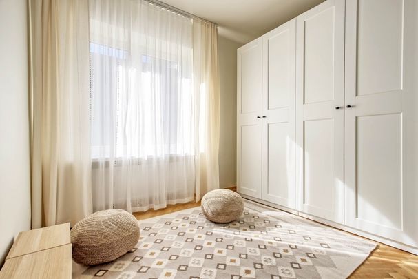 Wyjątkowy dom - skrajny segment, Wołoska - Zdjęcie 1