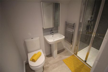 4 bedroom terraced house to rent - Photo 4