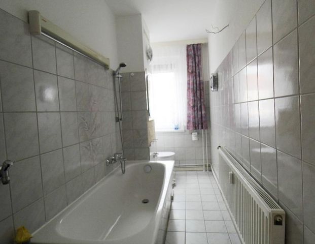 *** 3 Zimmer + Balkon + Einbauküche ---neu renoviert *** - Foto 1