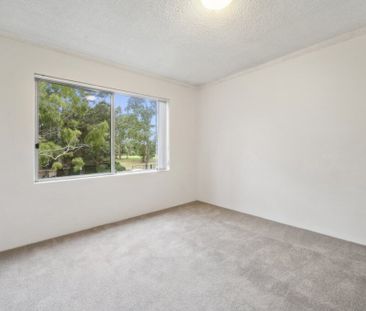 LIGHT AND AIRY 2BEDROOM APARTMENT - GREAT LOCATION - Photo 5