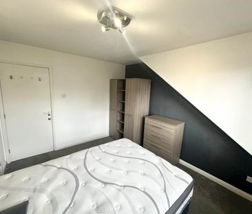 Stanhope Drive (room 5), Horsforth, Leeds - Photo 2