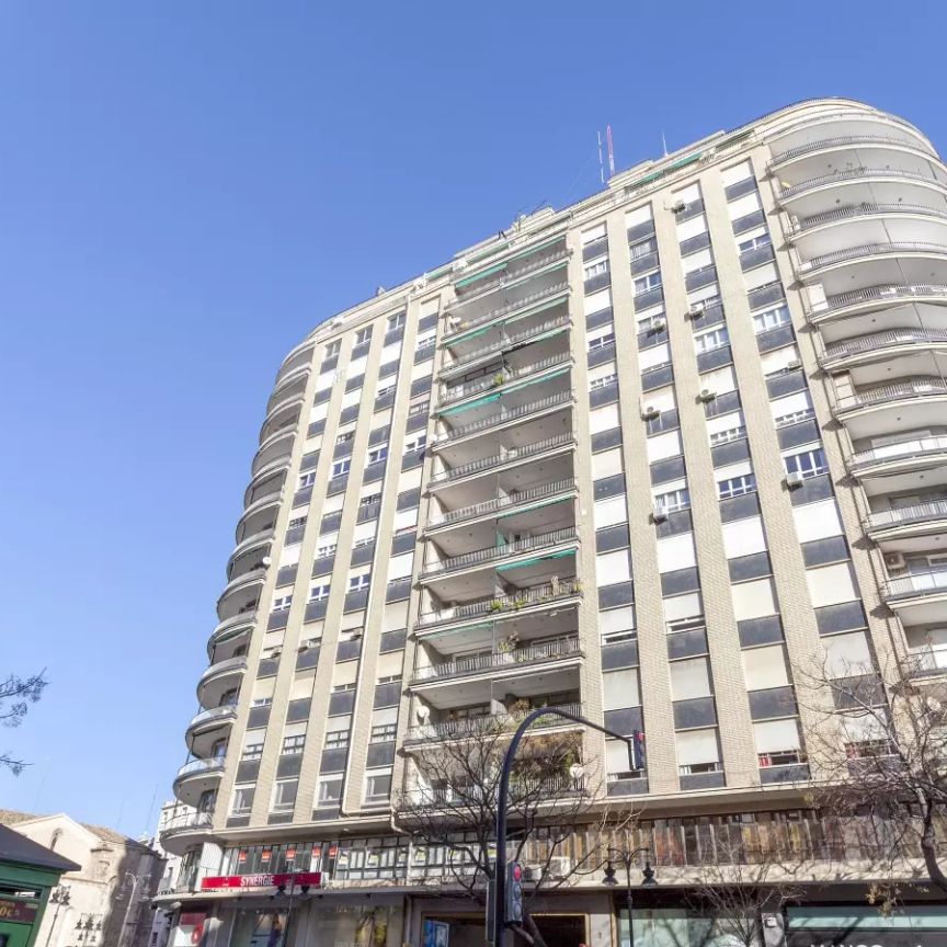 Room in a shared 9-bedroom apartment for rent in Sant Francesc - Photo 1