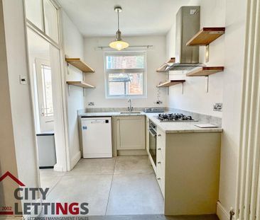 4 bedroom end of terrace house to rent - Photo 2