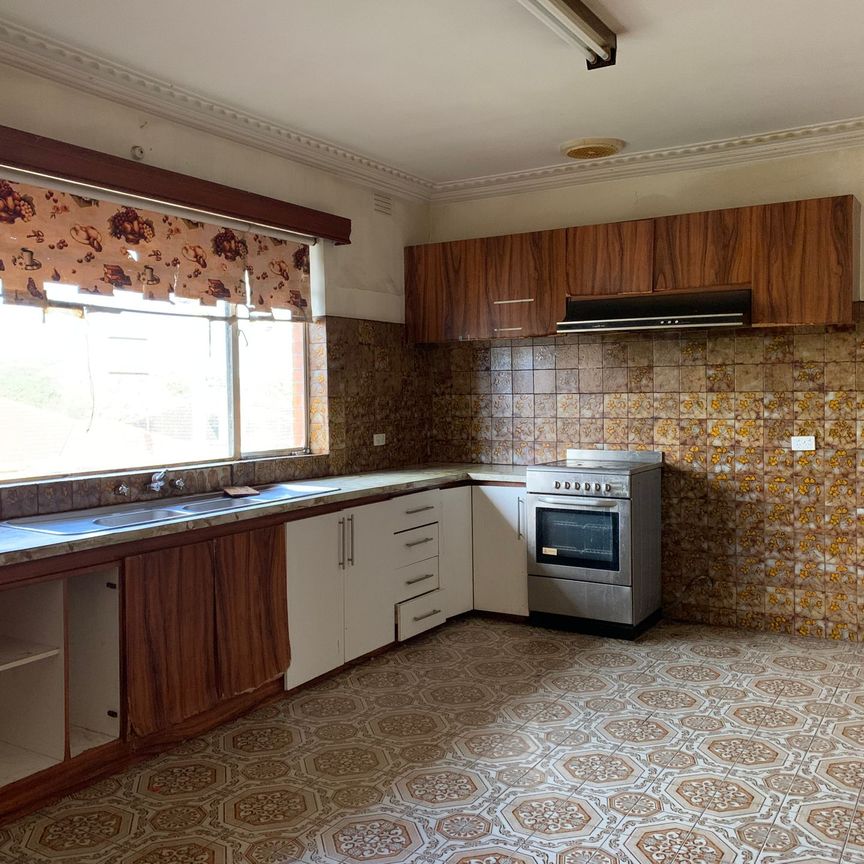 3+1 Bedrooms in Springvale Central Awaits - Photo 1