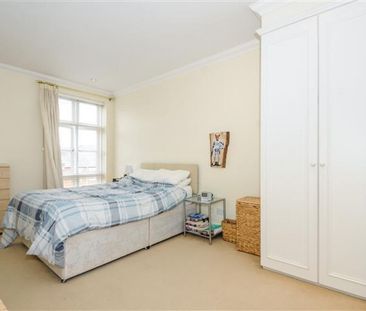 2 bed property available in Virginia Water - Photo 3
