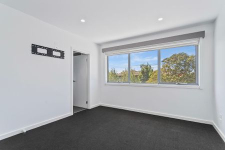 1/12 Stapley Crescent, Altona North. - Photo 4