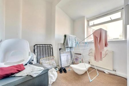 2 bedroom end of terrace house to rent - Photo 3