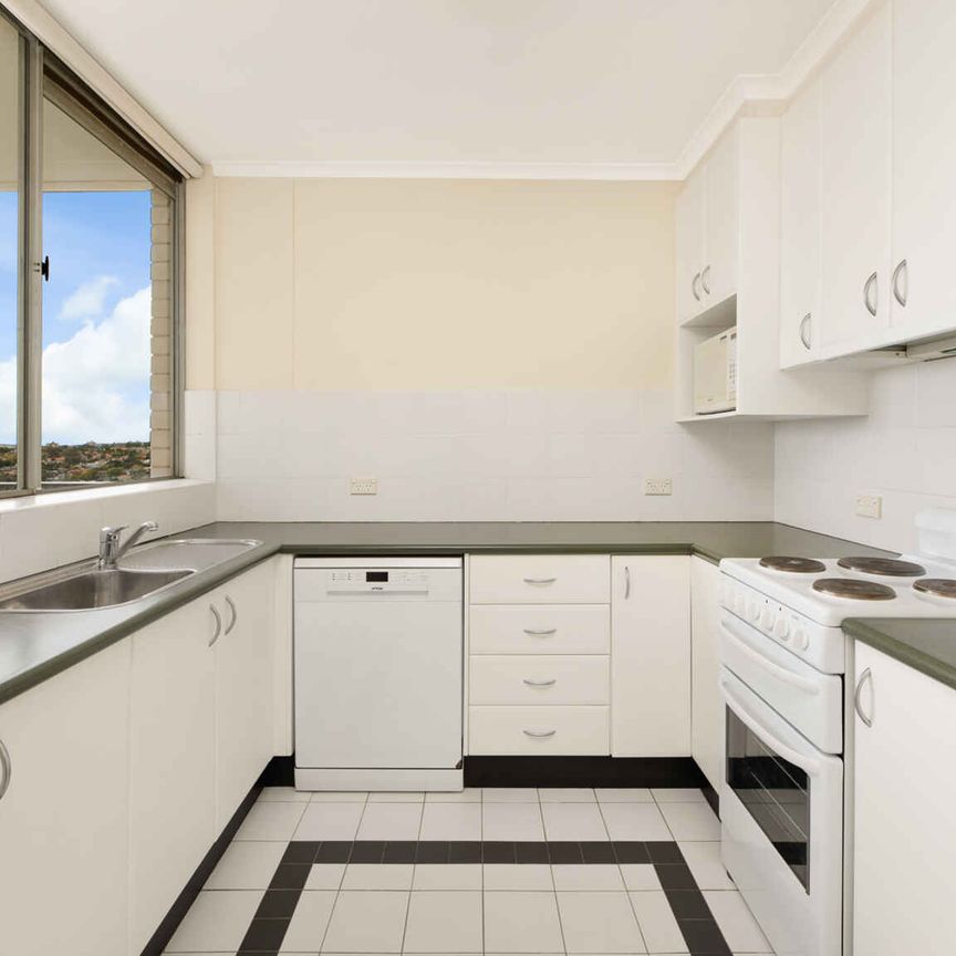 MIDDLE HARBOUR & CITY VIEWS! - Photo 1