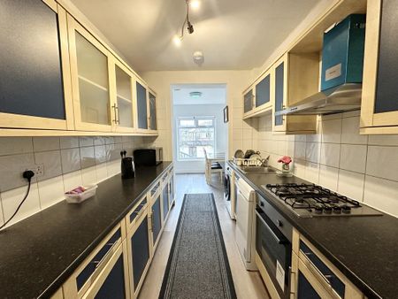 1 bedroom in a house share to rent - Photo 5