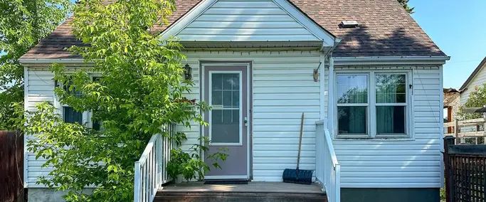 4 Bedrooms 2 Bathroom Single House in McKernan | 11332 73 Avenue Northwest, Edmonton - Photo 1