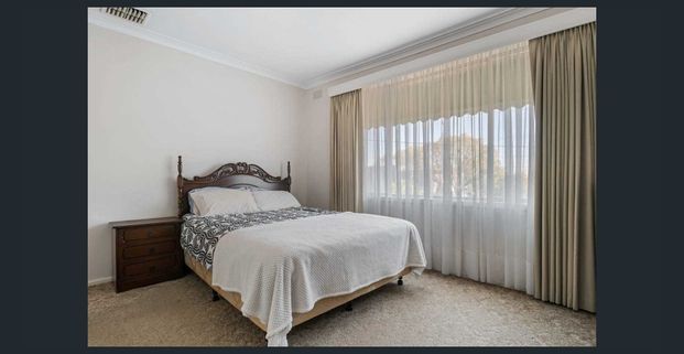 9-12 MONTHS LEASE. Spacious 3-Bedroom Family Home in Prime Bulleen Location - Photo 1