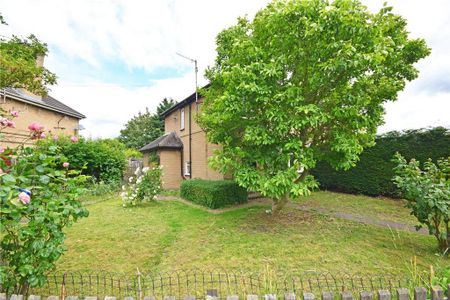 3 bedroom semi-detached house to rent - Photo 2