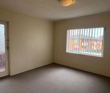 Conveniently Located One Bedroom Apartment - Photo 3