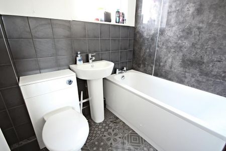 2 bedroom maisonette to rent - Photo 4