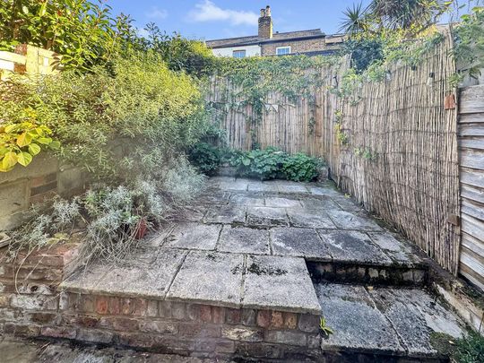 2 bedroom terraced house to rent - Photo 1