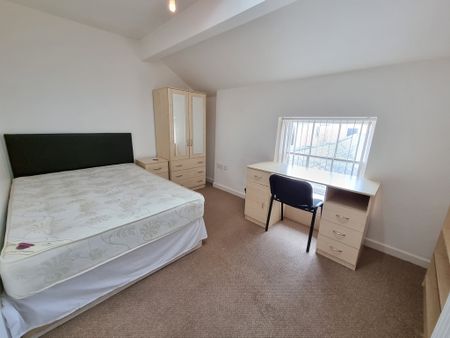 7 Bed Student Accommodation - Photo 3