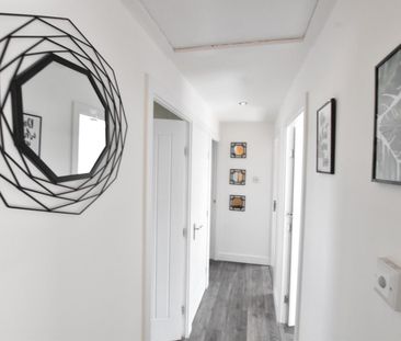 4 bedroom Flat To Let - Photo 4