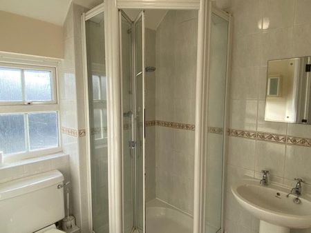 Horley - Photo 3