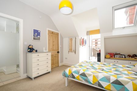 4 bedroom semi-detached house to rent - Photo 4