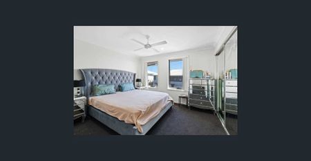 Three Bedroom Townhouse Close To All Amenities! - Photo 3