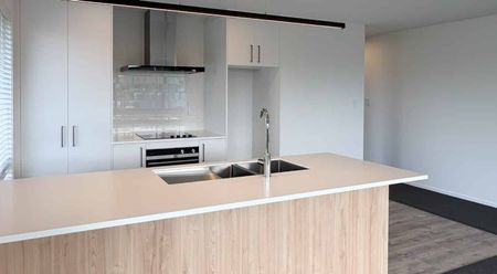 One Bedroom, Easy Living In Yaldhurst! - Photo 2