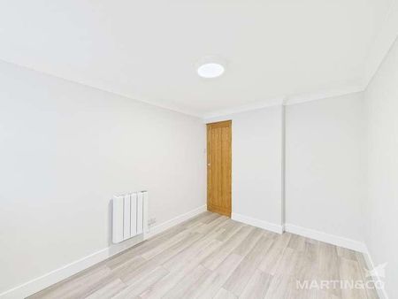 Crescent Road, Worthing, BN11 - Photo 3