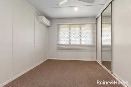 NEAT & TIDY THREE BEDROOM HOME IN WEST GLADSTONE! - Photo 5