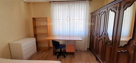 Piso de alquiler en Asturias, Carmelitas - Photo 4