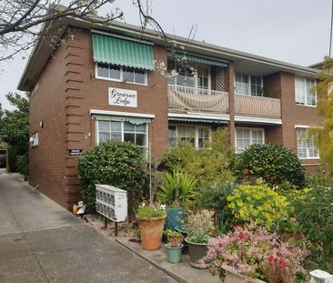 Spacious 1 Bedroom Apartment in the heart of Ormond - Photo 4