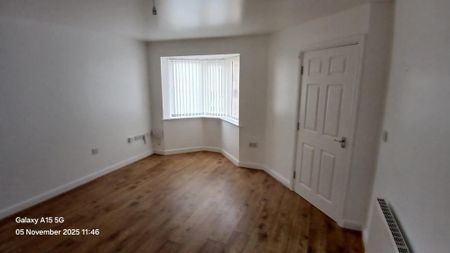 3 bedroom end of terrace house to rent - Photo 3