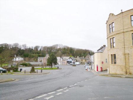 3 bedroom flat to rent - Photo 4