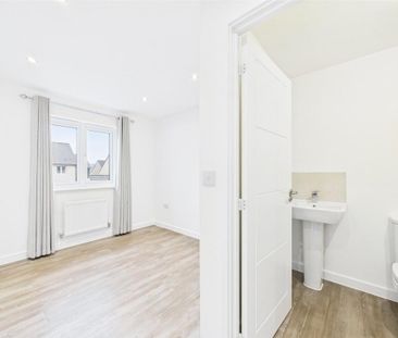 3 bedroom semi-detached house to rent - Photo 6