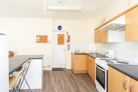 1 bedroom in a house share to rent - Photo 3