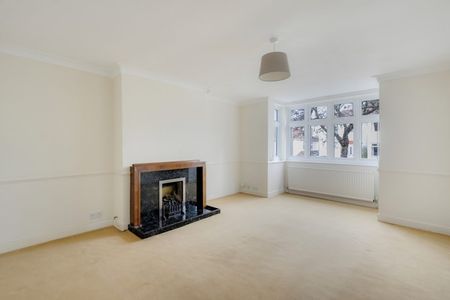 3 Bed House - Photo 2