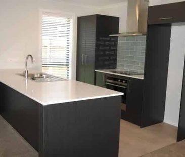 Fabulous Three-Bedroom Home - Photo 3