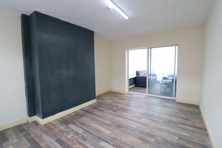 4 Bedroom Mid Terraced House To Rent - Photo 2