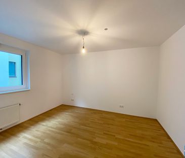 Schöne 2 Zimmer Wohnung mit Loggia in zentraler Lage - Photo 2