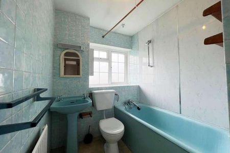 West Byfleet, Surrey, KT14 - Photo 4