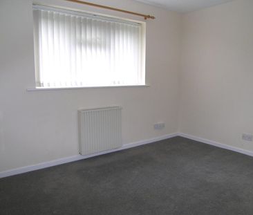 2 bedroom end of terrace house to rent - Photo 4