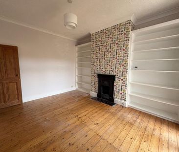 3 bedroom end of terrace house to rent - Photo 2