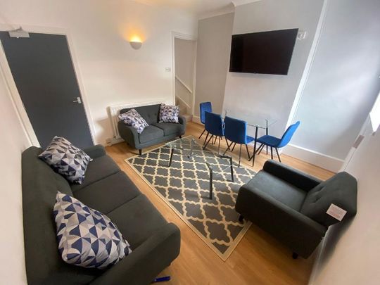 4 bedroom house to rent - Photo 1