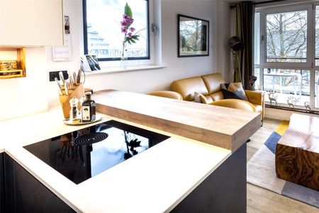 2 bedroom apartment to rent Sapphire Court, Ocean Way, Southampton, SO14 - Photo 2