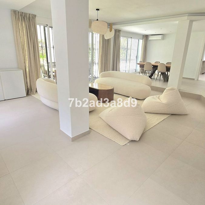 Detached Villa · Elviria - Photo 1